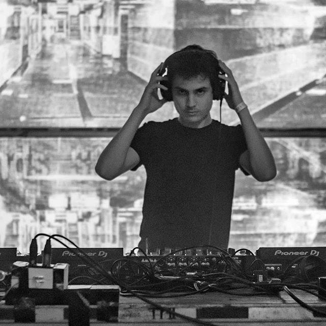 SVaiPhoto's tweet photo. @omarhamdi909 getting ready!
.
#DJ #octov #technomusic #music #techno #acidtechno #rave #nightout #party #electronicmusic #ambiance #goodvibes #moodygrams #moodygram #mtlshot #made_in_mtl #passionmtl #goodlifemtl #allnightlong #stage #warehouse #montreal… https://t.co/yrXFPnHaVx https://t.co/tNDu9BUZae
