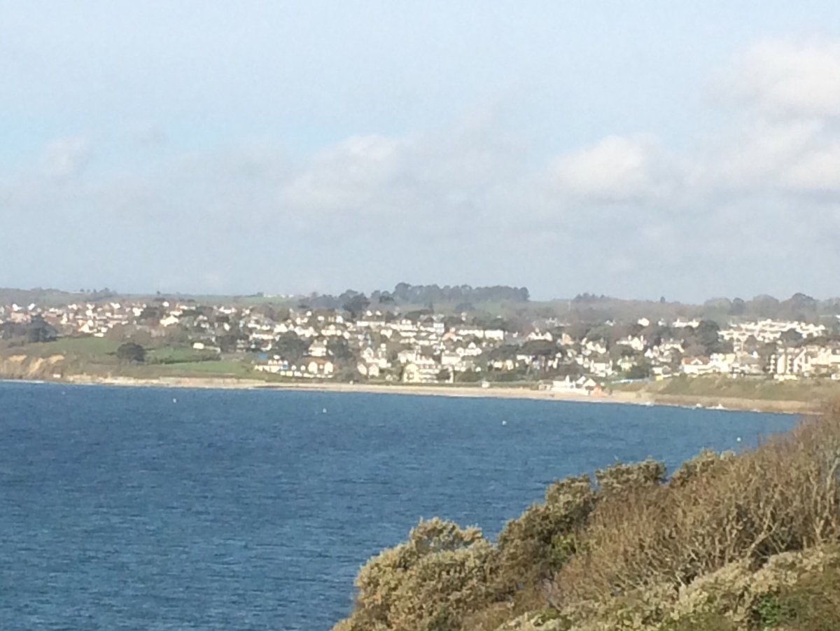 nickyoung78's tweet photo. Gylly Beach, as seen from Pendennis Point #Cornwall #VisitEngland ⁦@Rabbies_Travel⁩ https://t.co/Okyat6ZpqM