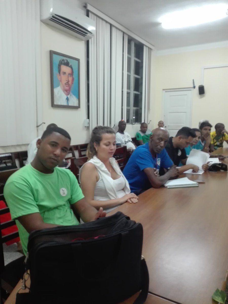 JBalsinde's tweet photo. Primera reunión de los jefes de delegaciones asistentes a la XIV Universiada nacional, presidida por Osana Moleiro Pérez, rectora de la UCLV , sede del evento. https://t.co/8sU5PiFVdg