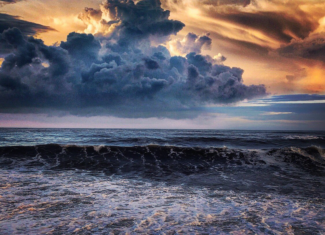 studio1aberdeen's tweet photo. ...... the changing weather as we leave Q1 and sample April in Scotland is unpredictable - stormy, cloudy, rainy, foggy, sunny, icy, all in one day is not uncommon. (S1-Photo - Stonehaven) https://t.co/XefwoMDvBs