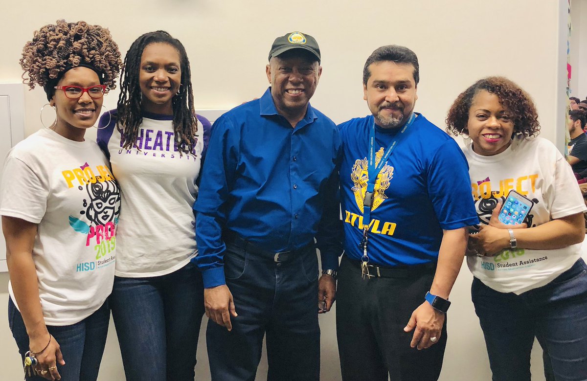 LoveLaCresia's tweet photo. Thank you @SylvesterTurner for partnering with HISD, investing in our scholars and helping us bring the need for Wraparound Services to the forefront! #WeWraparound #HISDProjectProm2019 @TeamHISD @HISDSupe @BTW_WRS @MilbyWraparound @RTrevino_HISD @HISD_Wraparound @studentassisa1 https://t.co/QrIsZbCM8W