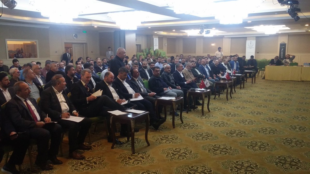 Genel Başkanımız <a href="/YasarDogan__/">Yasar DOGAN</a> Beyefendi başkanlığında gerçekleştirilen Şube Başkanları Toplantısı'nda 10. Genel İstişare Kurulu'nun değerlendirilmesi ve elde edilen istişareler masaya yatırılıyor.

#üretmeyeDevam