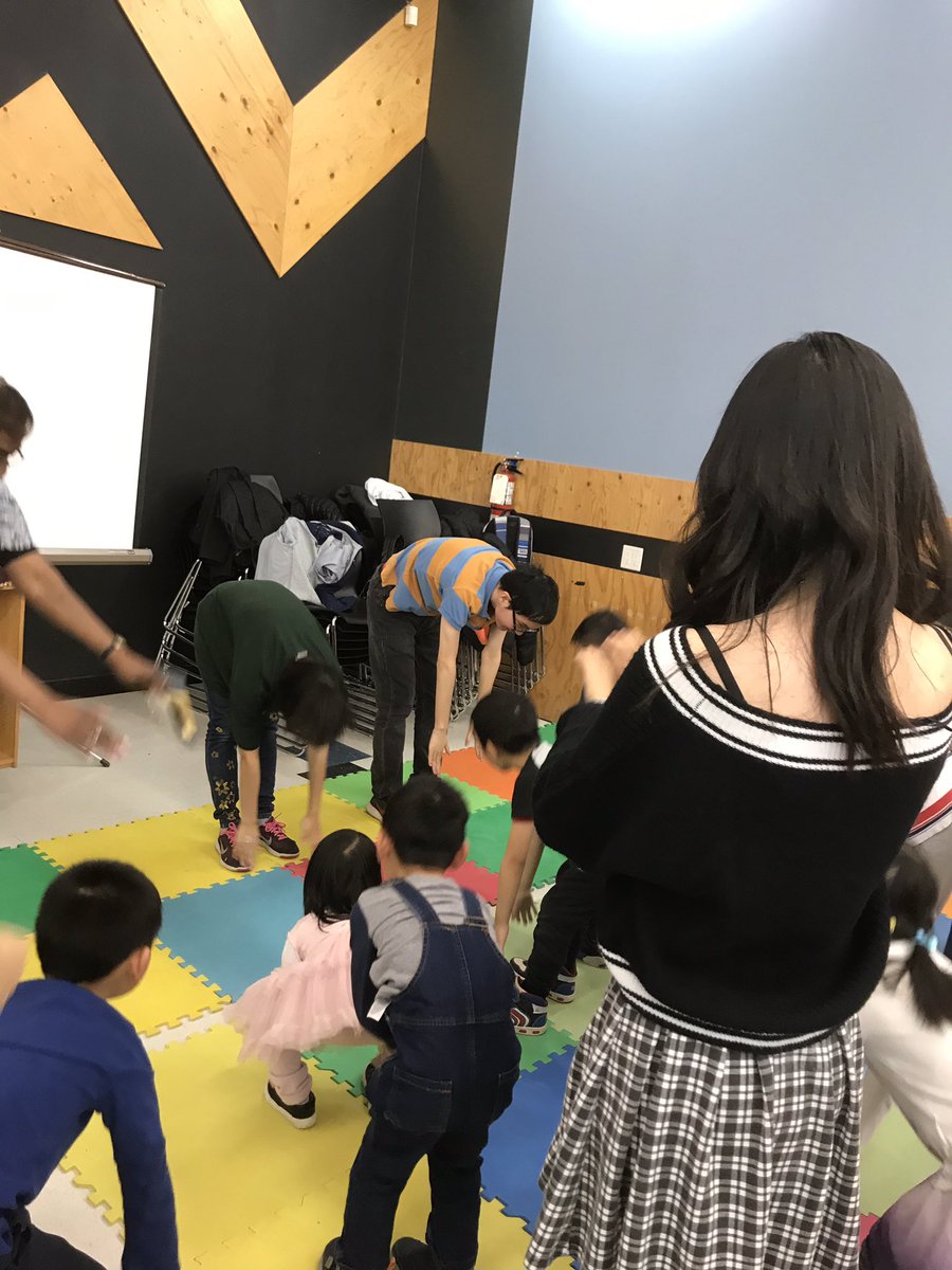 SooWong__'s tweet photo. Jacky @yorkustudents &amp; Joey @TDSB_BethuneCI student leading the Simon Said exercise! @torontolibrary @Bridlewood_Mall #ScarbTO https://t.co/Qg4gvRHQXX