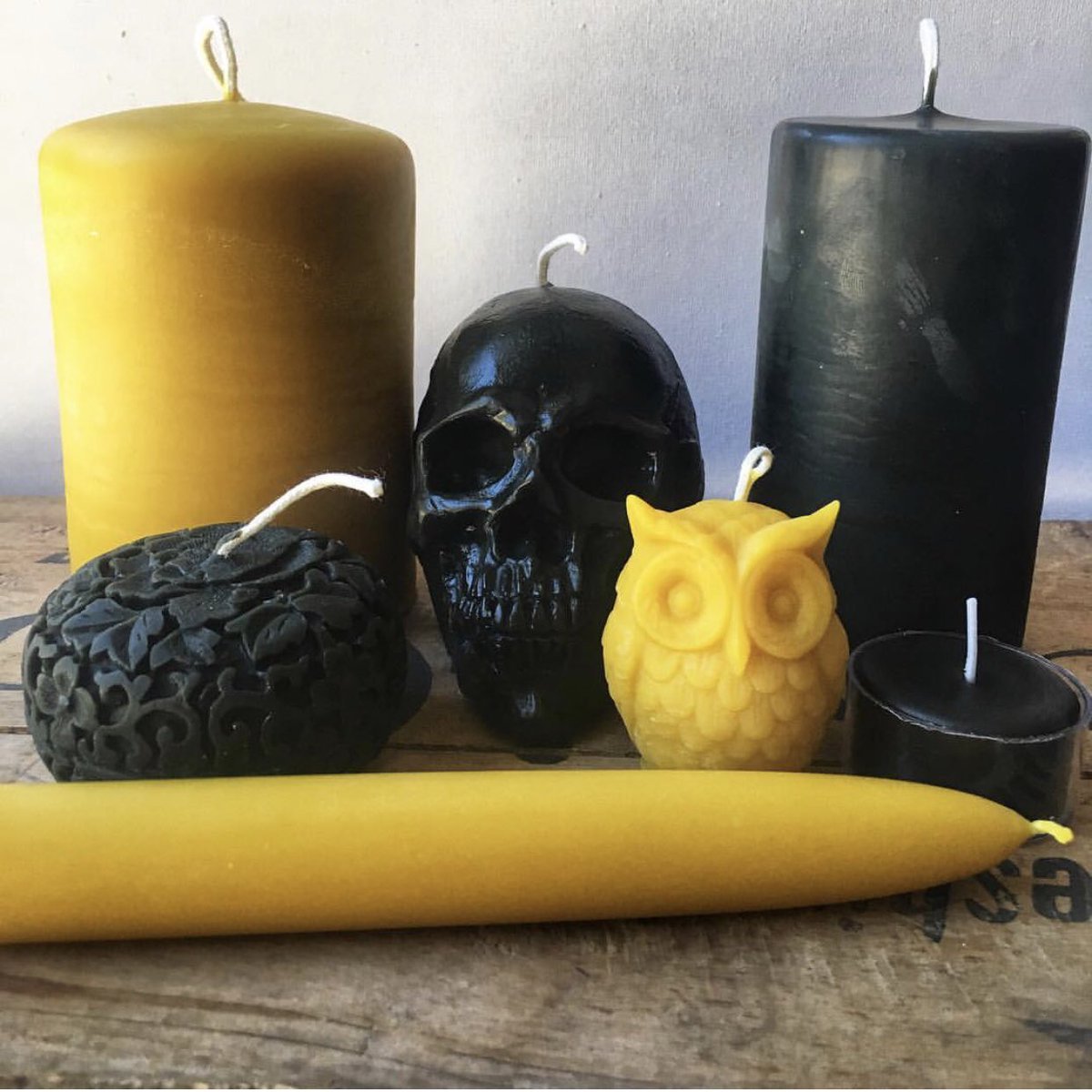 PerthPopUpEvent's tweet image. The warm and soothing candles made by Lady Green Beeswax are 100% local.  These candles are hand poured with great care, and have the BEST designs 🕯💀 🐝 🦉! Seriously, does anything smell sweeter than LOCAL (and soothing honey 🍯!!) Come experience one for yourself April 17!