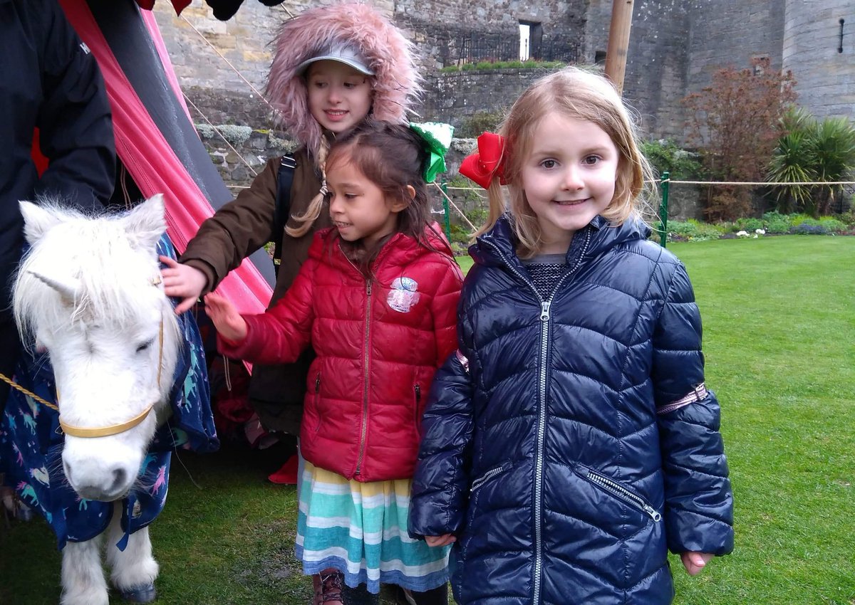 LearnMaidsTale's tweet photo. @stirlingcastle  the girls had a fantastic time that will truly give them a very good childhood happy memories! #welovehistory #unicornevent https://t.co/mDYL9mGL5Y