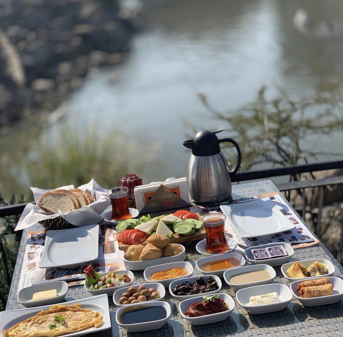 Bütün haftanın yorgunluğunu atacağınız kahvaltıya bekliyoruz🤩