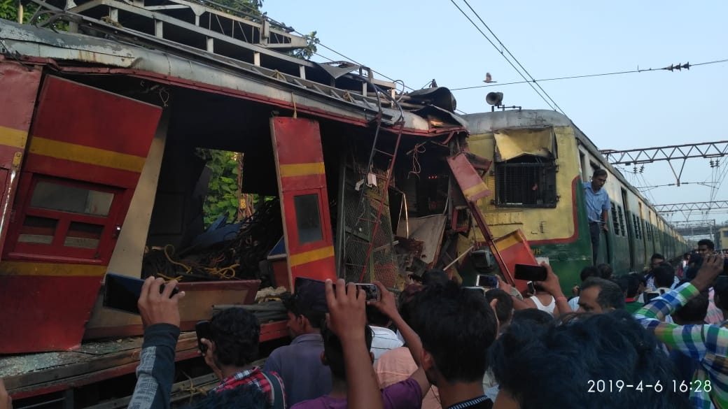 oshindas25's tweet photo. 2 railway accident day.
#hearing can railway driving accident so mistake. 
Why #deaf without a railway driving? https://t.co/r8i7HpEtij