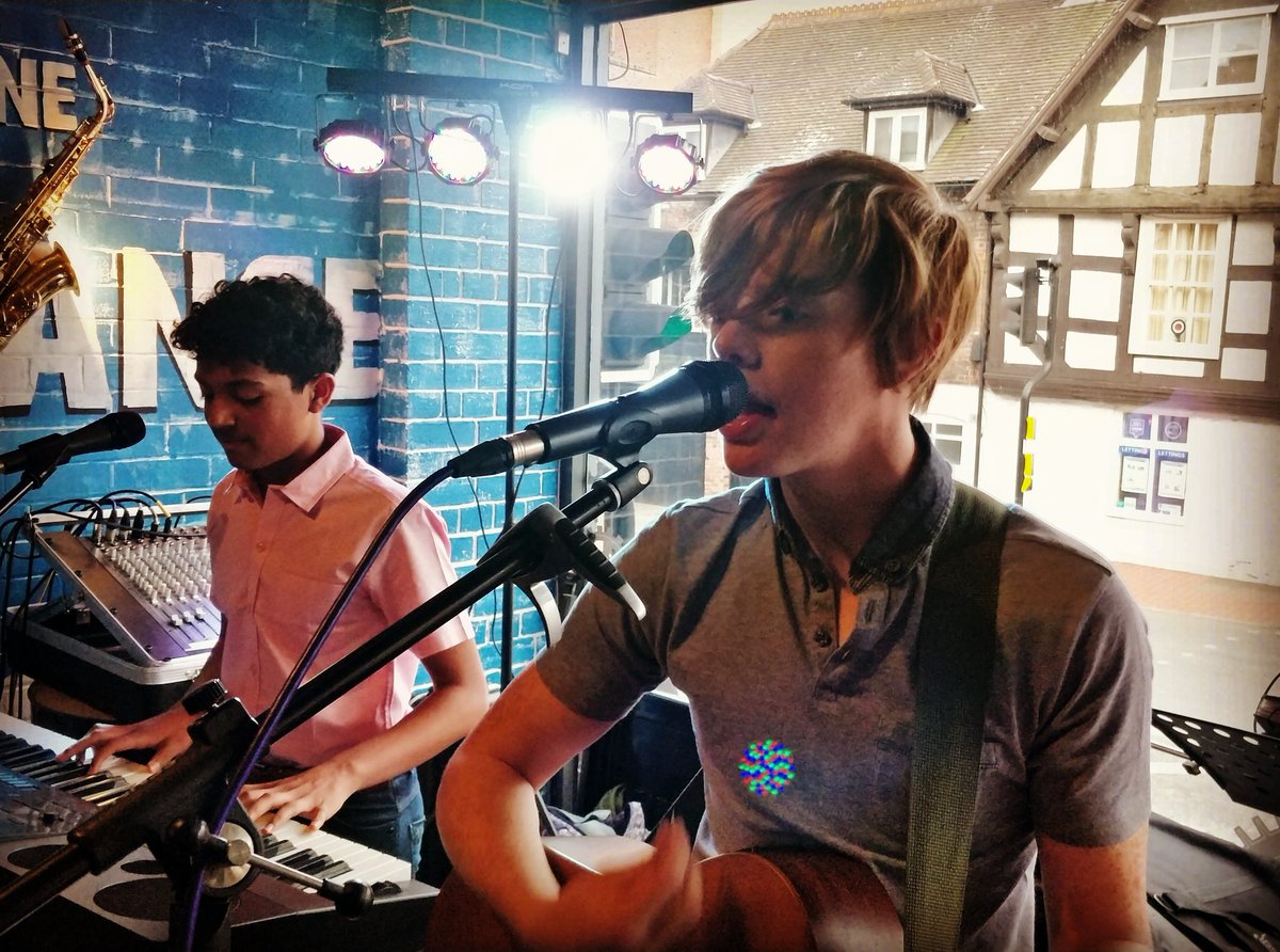 TheBusk's tweet image. .@jguitarharris is rocking the Pour House #TheBigBusk