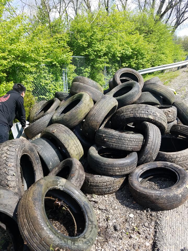 Ijams Nature Center (@ijamsnaturectr) on Twitter photo Wow! Vols removed tons of tires #ijamsriverrescue2019 site near the Inskip ballfields! Big shout out to site captain <a href="/sarahbrobst/">Sarah Brobst Designs</a> and crew for their hard work! Thanks to TVA, Lowe's, Keep the TN River Beautiful and City of Knoxville Stormwater Engineering for their support! Wow! Vols removed tons of tires #ijamsriverrescue2019 site near the Inskip ballfields! Big shout out to site captain <a href="/sarahbrobst/">Sarah Brobst Designs</a> and crew for their hard work! Thanks to TVA, Lowe's, Keep the TN River Beautiful and City of Knoxville Stormwater Engineering for their support!
