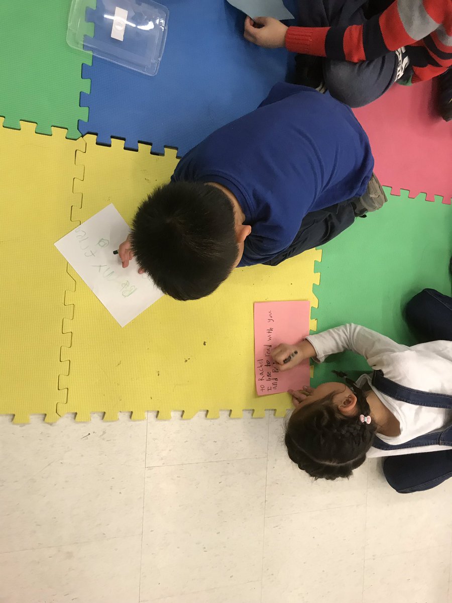 SooWong__'s tweet photo. Children @ReadingCircle1 putting a special message in their #Origami bunny! @torontolibrary @Bridlewood_Mall #ScarbTO https://t.co/ZoMkvY9zlA