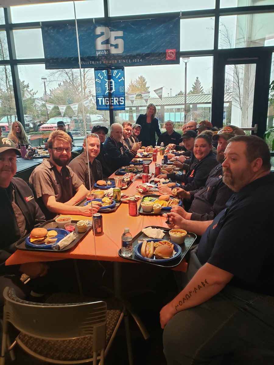 autodiversity's tweet photo. Awesome lunch by leaders on Tiger's Opening Day. Best team ever! https://t.co/ngDEatkM7L