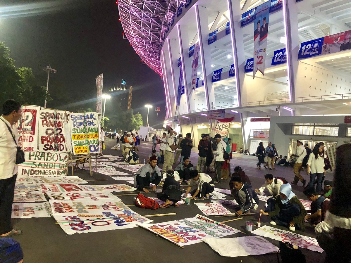 cassierrabren's tweet image. Makin malam makin happening