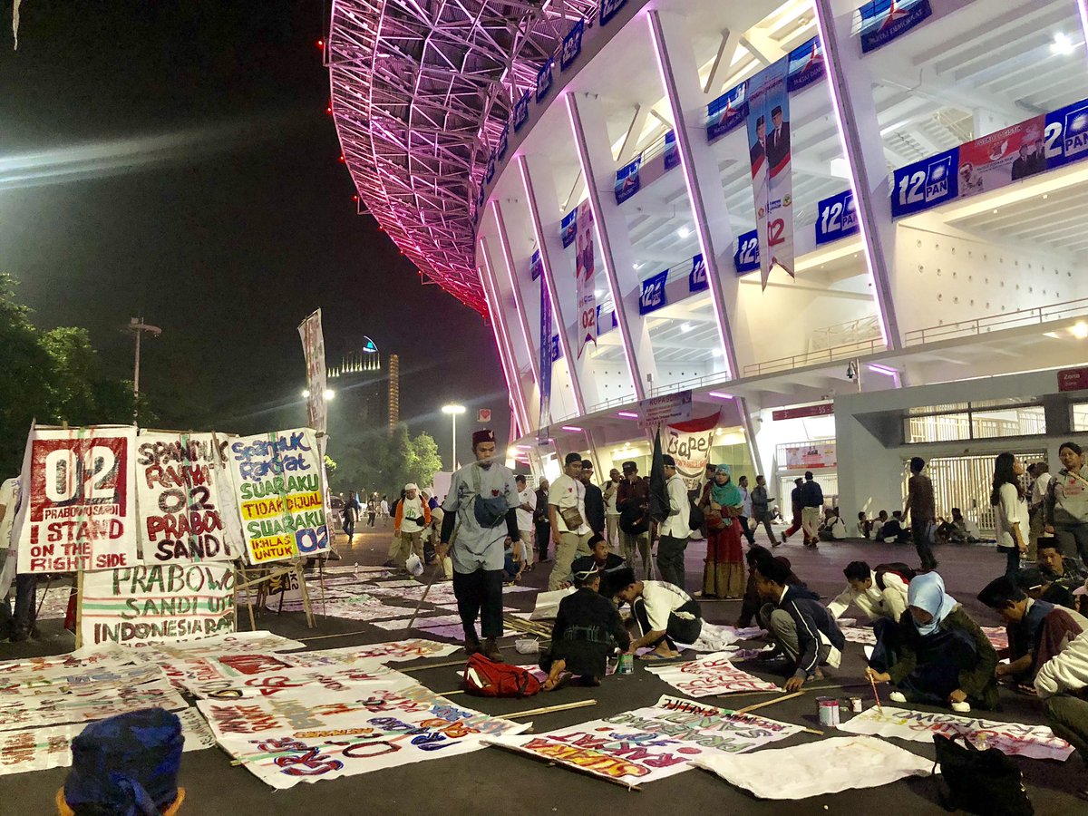 cassierrabren's tweet image. Makin malam makin happening