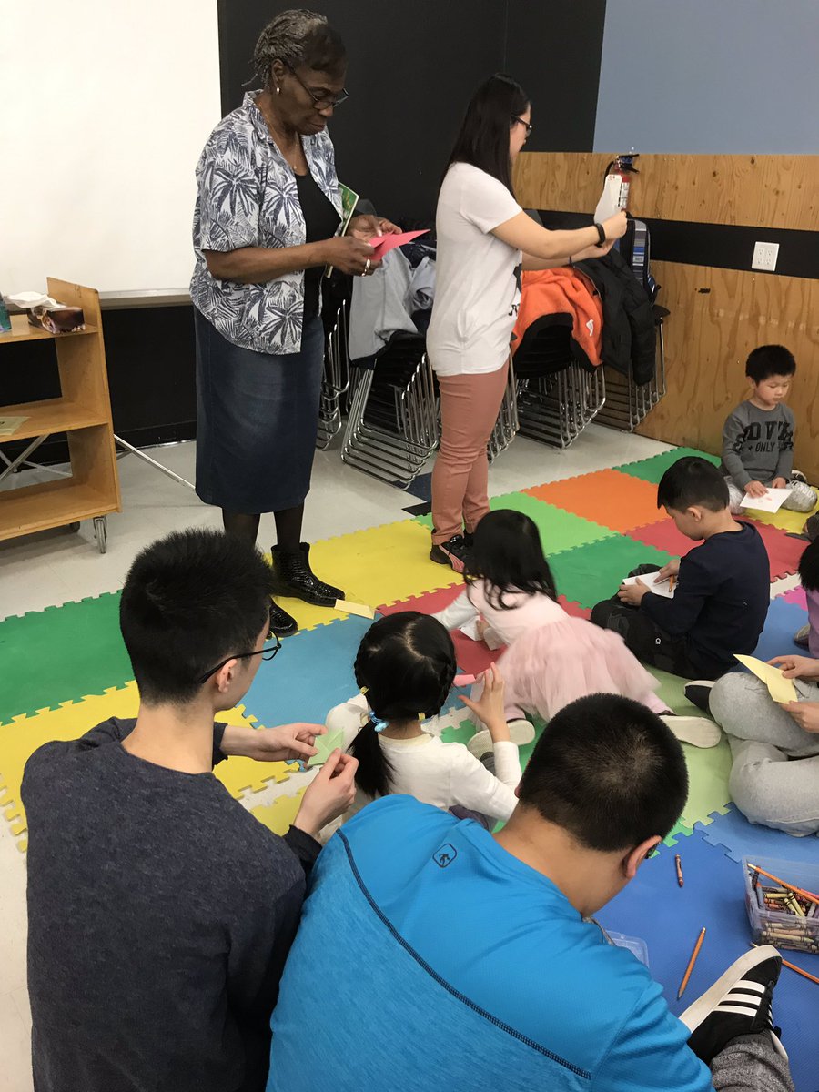 SooWong__'s tweet photo. Elaine is teaching the children @ReadingCircle1 to make an #Origami bunny! @torontolibrary @Bridlewood_Mall #scarbTO https://t.co/wnSacwqiTv