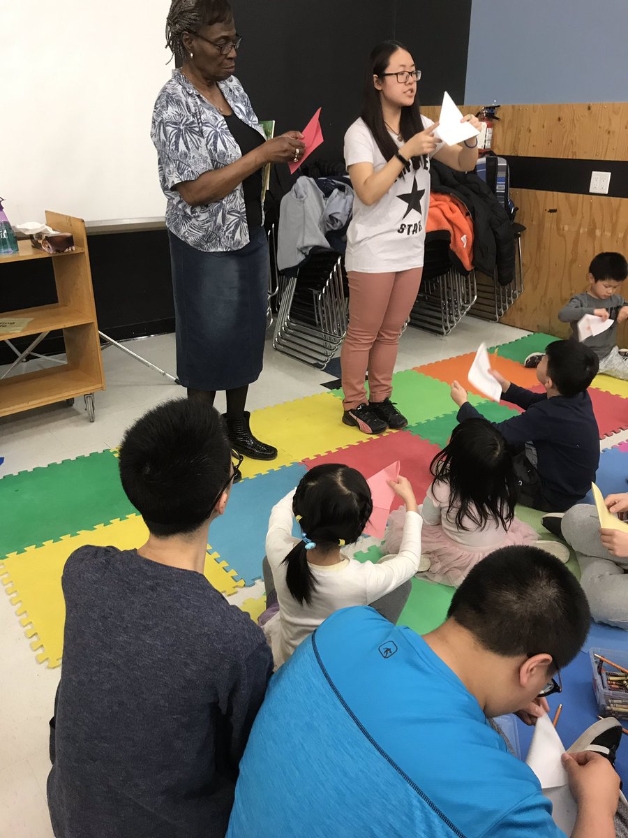 SooWong__'s tweet photo. Elaine is teaching the children @ReadingCircle1 to make an #Origami bunny! @torontolibrary @Bridlewood_Mall #scarbTO https://t.co/wnSacwqiTv