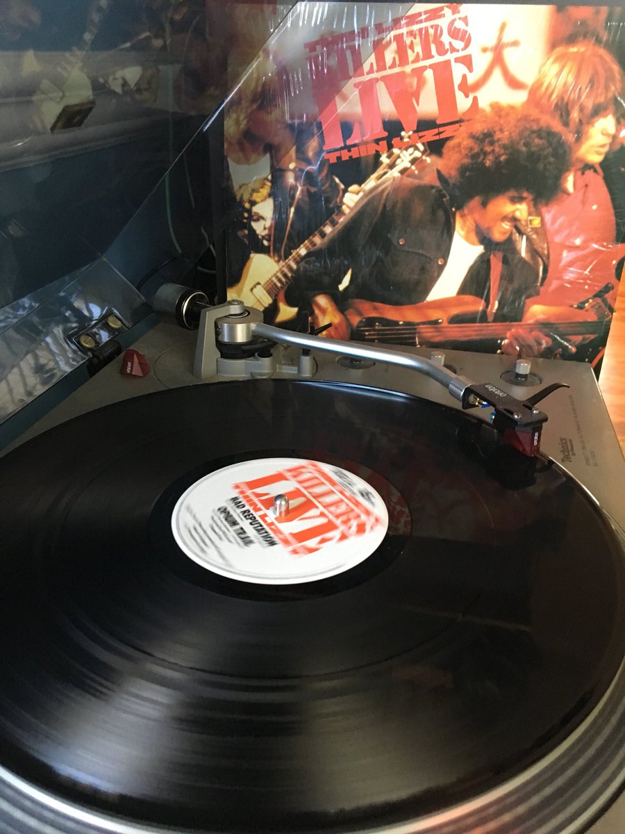 pK_solo1's tweet photo. Sticking with some Lizzy!! #ThinLizzy #KillersLive #Vinyltime Amazing sounding live EP... wowzers 👊👊👊 https://t.co/zpr0cqmBPg