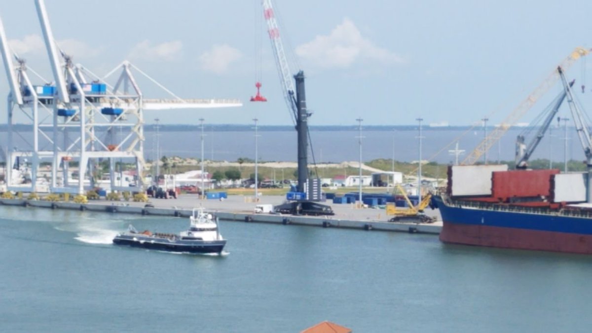 GregSTX's tweet photo. @SpaceXFleet I happened to be at Exploration Tower as Mr. Steven was pulling away from the dock without arms/net 😔 https://t.co/Fs0uEKfRVD