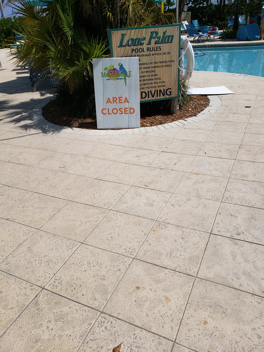 wendyitsme1967's tweet photo. Someone dropped a deuce in the pool #poolisclosed #shittysituation https://t.co/krd4ScLjRL
