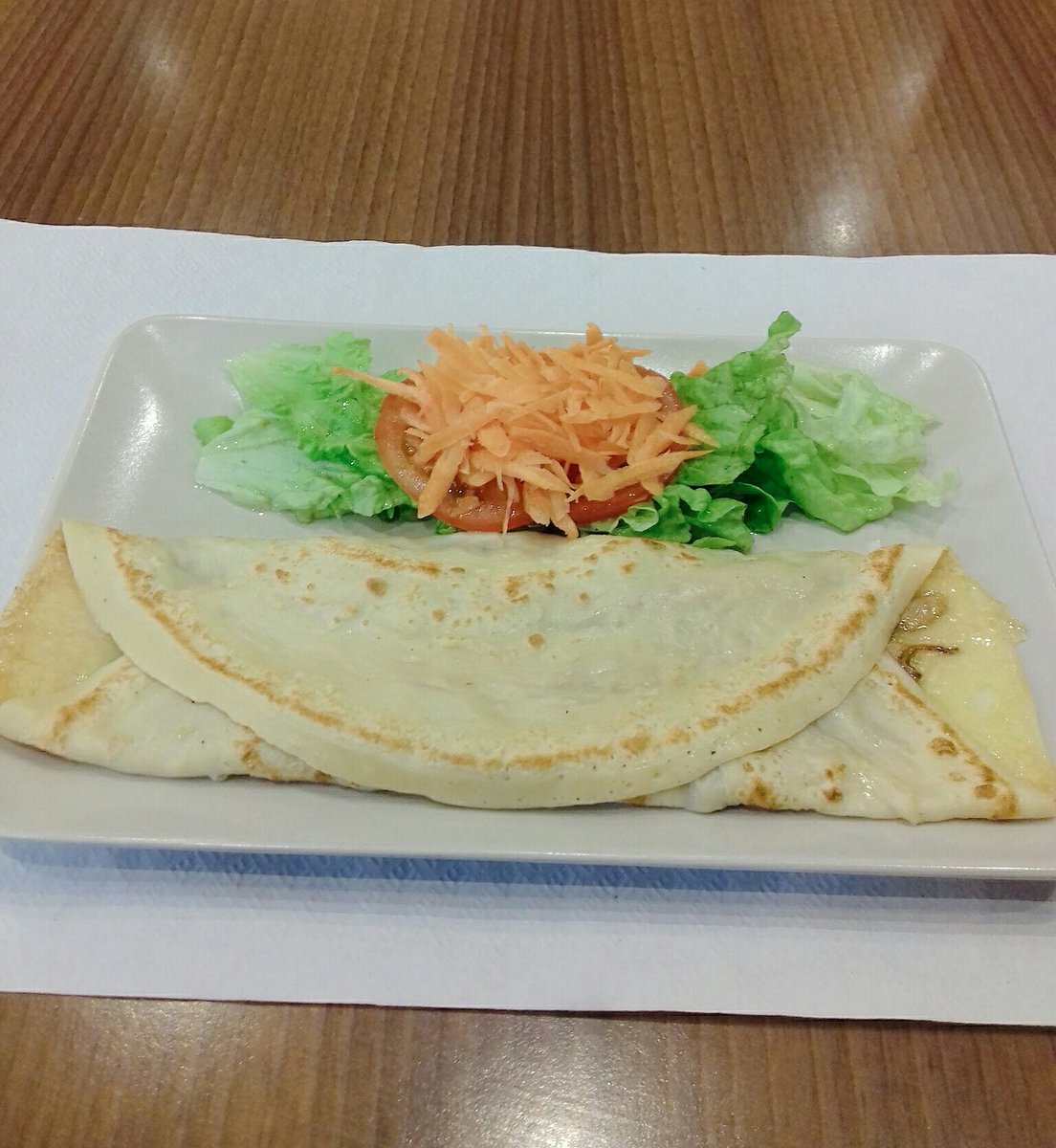 anasecretss's tweet image. tentando comer normal e falhando em não surtar (#recovery? #edproblems)