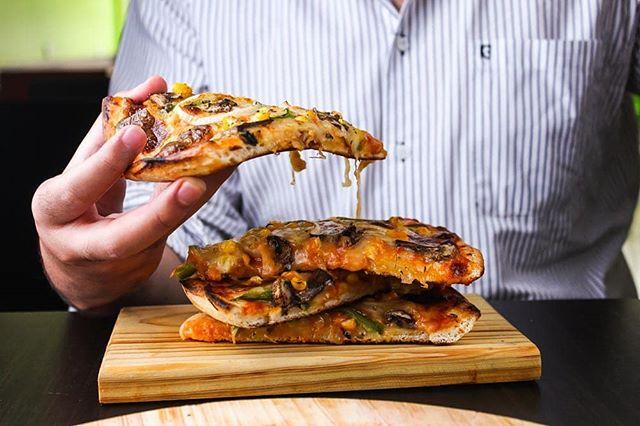 ananas_pf's tweet photo. 😋🍕 Ley del sábado.

#Ananisate #AnanasPf #Pizza #Burger #Food #PuntoFijo #Venezuela https://t.co/mFhzYKCr41 https://t.co/HwSwFKnlfa
