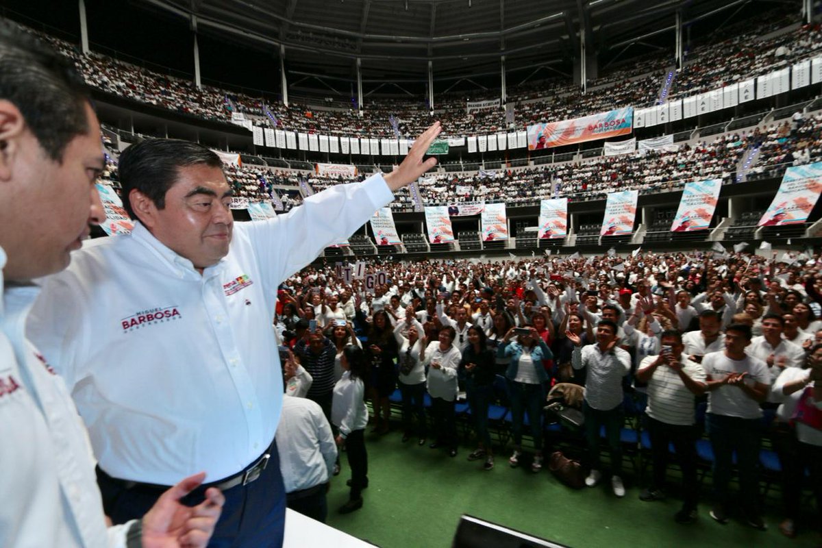 sintesisweb's tweet photo. #Elecciones2019 🗳️| @MBarbosaMX reitera su compromiso de "transformar la vida pública en Puebla" y, ante maestros, asegura que el próximo secretario de educación será maestra o maestro 👇 https://t.co/HRk2Cn9KPy