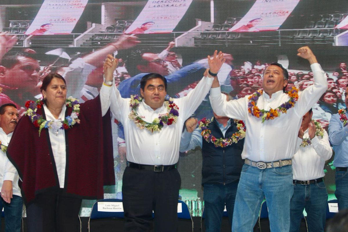 sintesisweb's tweet photo. #Elecciones2019 🗳️| @MBarbosaMX reitera su compromiso de "transformar la vida pública en Puebla" y, ante maestros, asegura que el próximo secretario de educación será maestra o maestro 👇 https://t.co/HRk2Cn9KPy