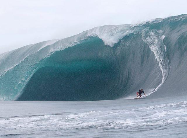 tedgrambeau's tweet photo. ➕The Square Tube.
See more ‘Edge of Oblivion’
Surf Blog 👉 link in bio @tedgrambeau
.
@vitorfariasurfer towed in by @rodrigokoxa
#photooftheday #waveofconsequence
#tedgrambeau #surfing #surfphotography #surferphotos #surfline #surfphoto #redbull #su… https://t.co/G43bDlv7pu https://t.co/2J3YBx9pOB