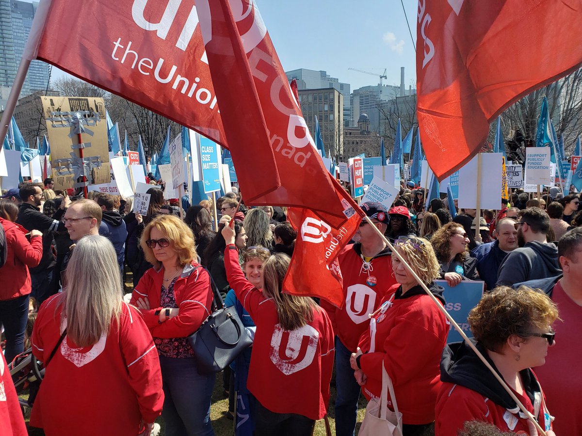 unifor636mel's tweet image. #standupforeducation #cutshurtkids rally at Queens park @fordnation @OntarioPCParty pay attention #thepowerofthepeoplewontstop