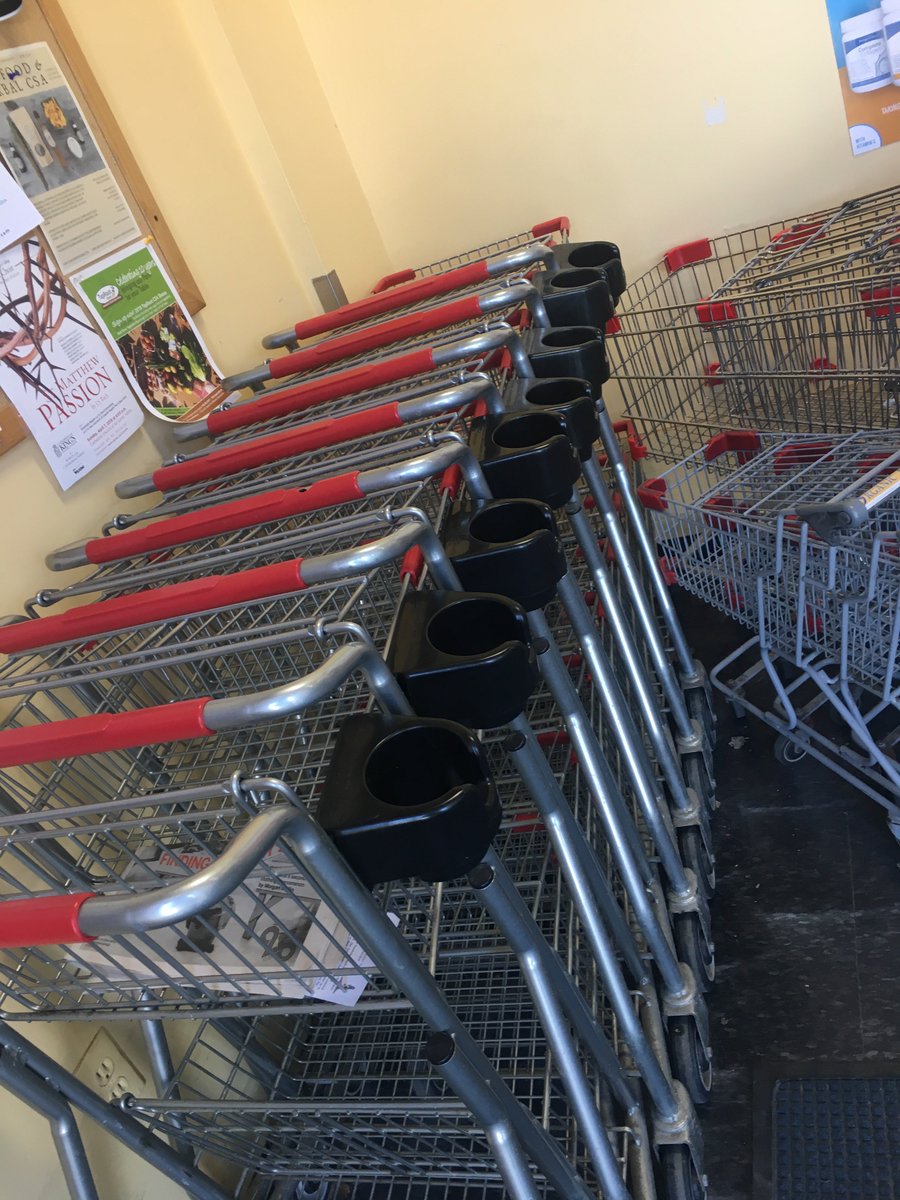 katie_enman's tweet photo. These guys..... these guys were thinking ahead @oem_halifax #sipwhileyoushop #whydoesnteveryonehavethese @sobeys https://t.co/DCmnYJEdkb
