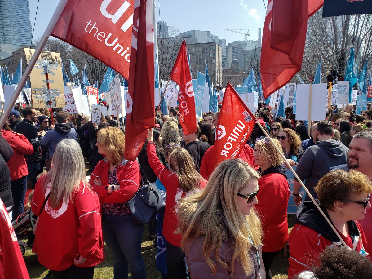 unifor636mel's tweet image. #standupforeducation #cutshurtkids rally at Queens park @fordnation @OntarioPCParty pay attention #thepowerofthepeoplewontstop