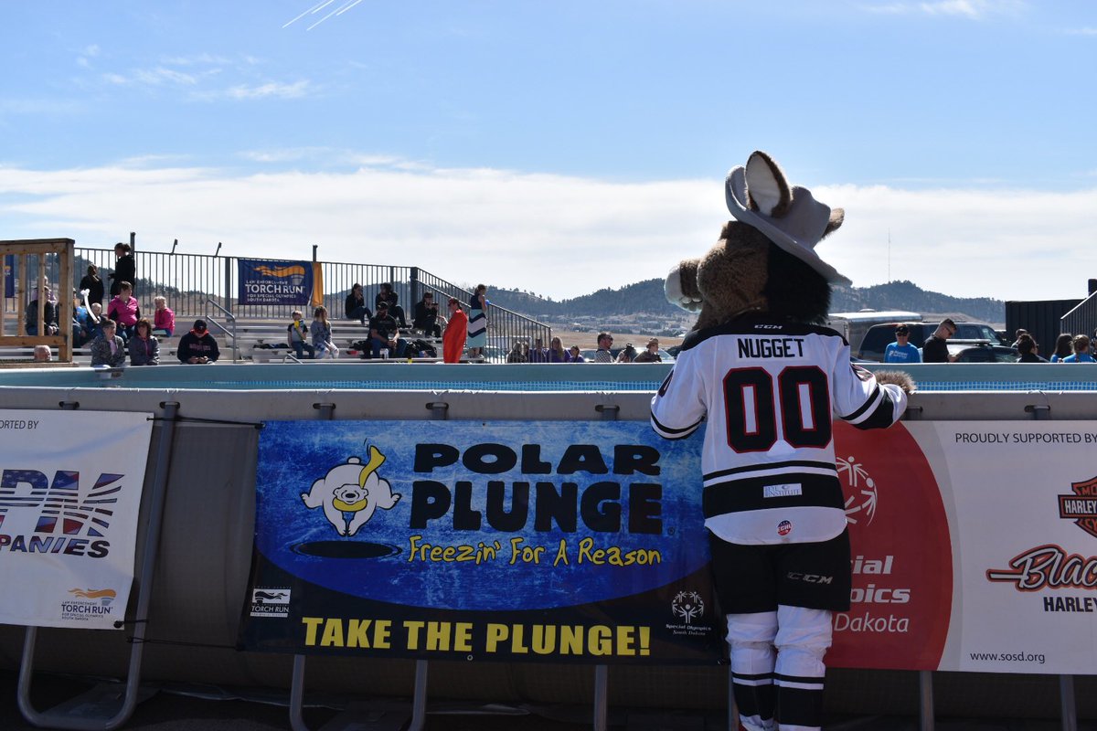 NuggetTheMascot's tweet image. To say this morning was busy is probably understating it. Cub Fest at Bear Country and Polar Plunge at @HarleyBHZ 
#PolarPlunge #CubFest #LoveTheBlackHills #ECHL