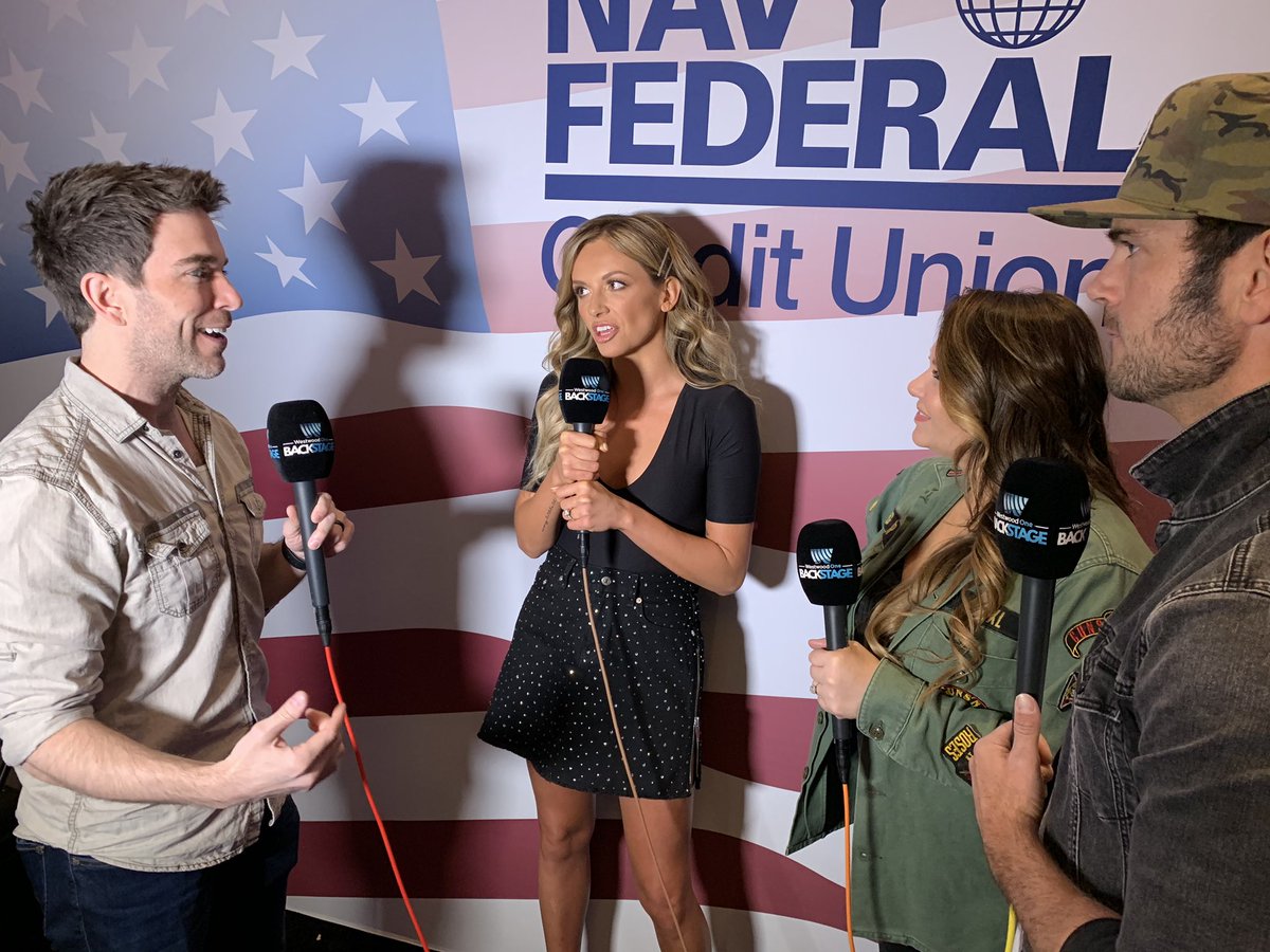 TheTyBentliShow's tweet photo. We somehow stole @carlypearce away from @Michaelraymusic for a quick chat. π
@NavyFederal #MemberMissions @WestwoodOne https://t.co/PNOqgaz8Qk