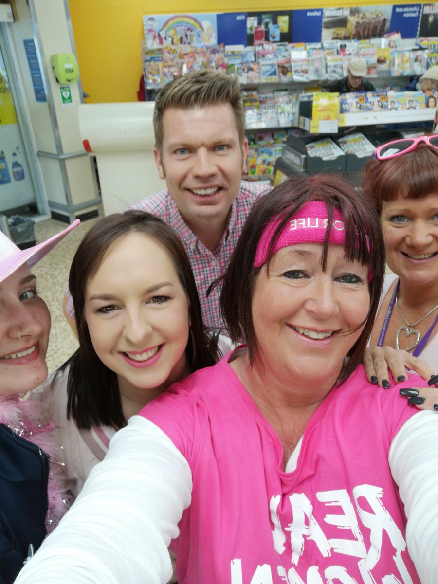 chaggar16's tweet photo. #TescoTurnsPink
#RaceForLife
#Tescoroundhay
#Letskickcancersbutt https://t.co/j28ZY3MoSD