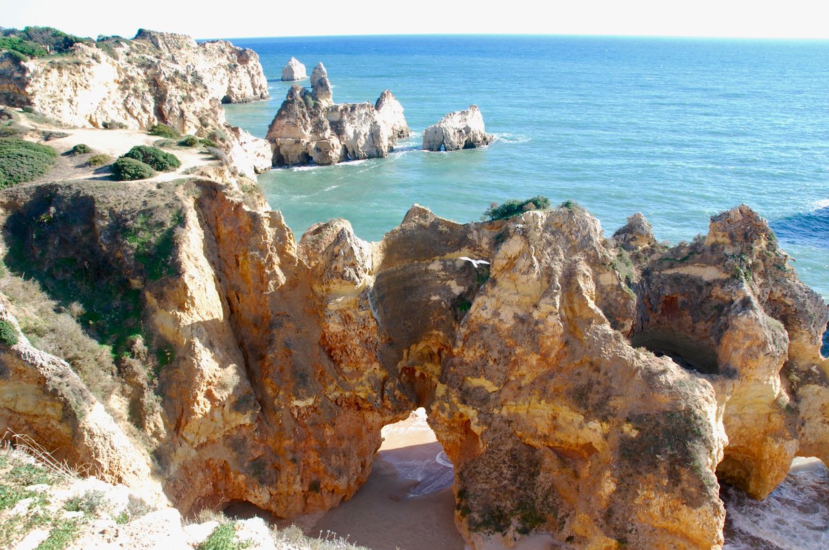 RetireToTheSun's tweet photo. The Algarve is a great place to spend winter when travelling in retirement 🤔 - download our travel tips
https://t.co/PnwedWN2Tt 
#albufeira #algarve #algarvealive #algarvebeach #alvor https://t.co/XMIfygaIVJ