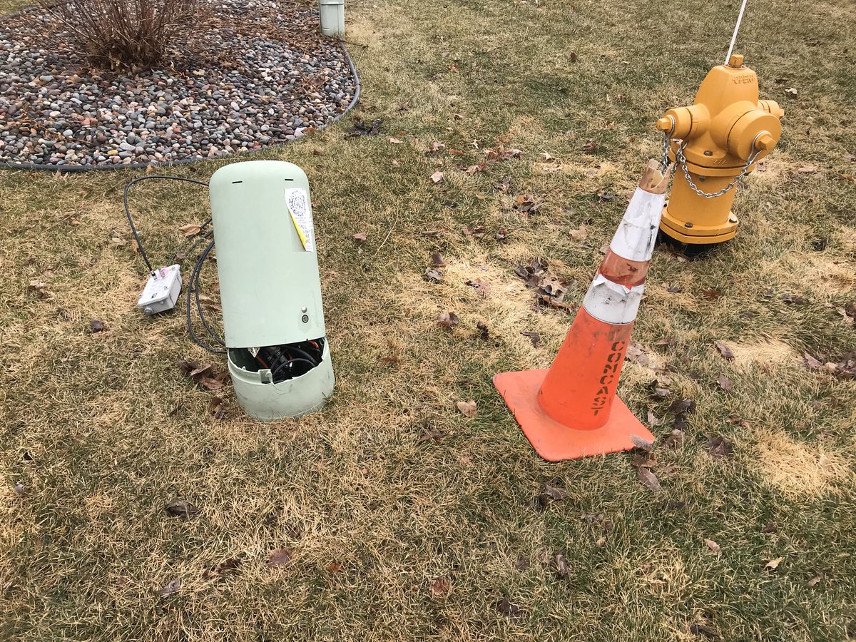 CasePaxton's tweet photo. Two months later....After multiple calls and dealing with customer service reps @Xfinity doesn’t feel it’s important to take care of their equipment. Not a customer and at this point never will be. Looks like I will be their service tech today.... https://t.co/RhBsQGhu4r