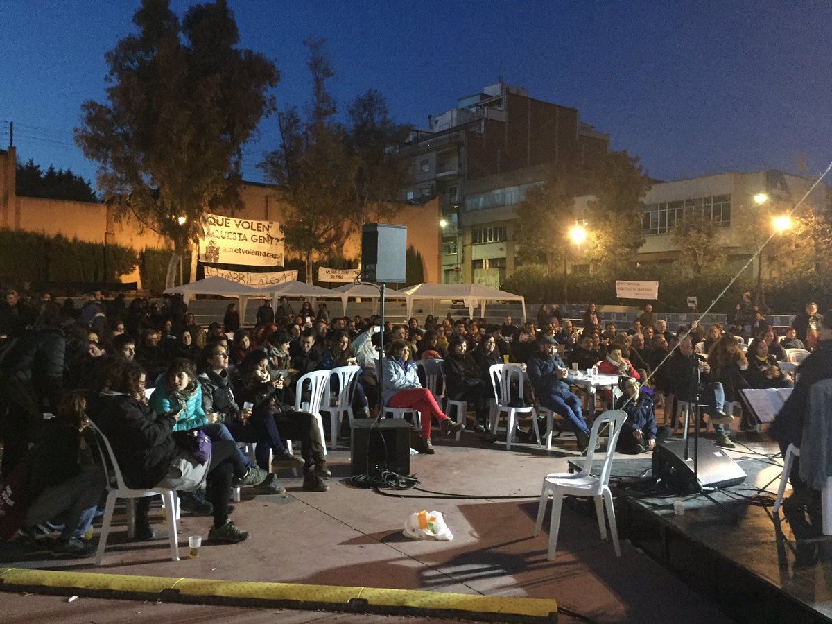 EtVolemACasa's tweet photo. Ara mateix @Ovidi_4 a l’escenari! 
Això no acaba! Ens veiem al Parc de les Tres Esplugues (nit de concerts):
-Atzagaia
-Insershow
-Newgate 

#6ASeguiremLluitant
#AdriEtVolemACasa https://t.co/CUtySnCApK