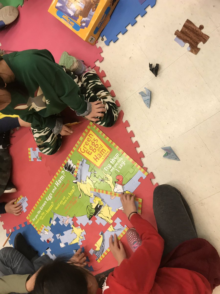 SooWong__'s tweet photo. Fantastic teamwork @ReadingCircle1 this pm as children working on their puzzles! @torontolibrary @Bridlewood_Mall #scarbTO https://t.co/Ed8iERMGL2