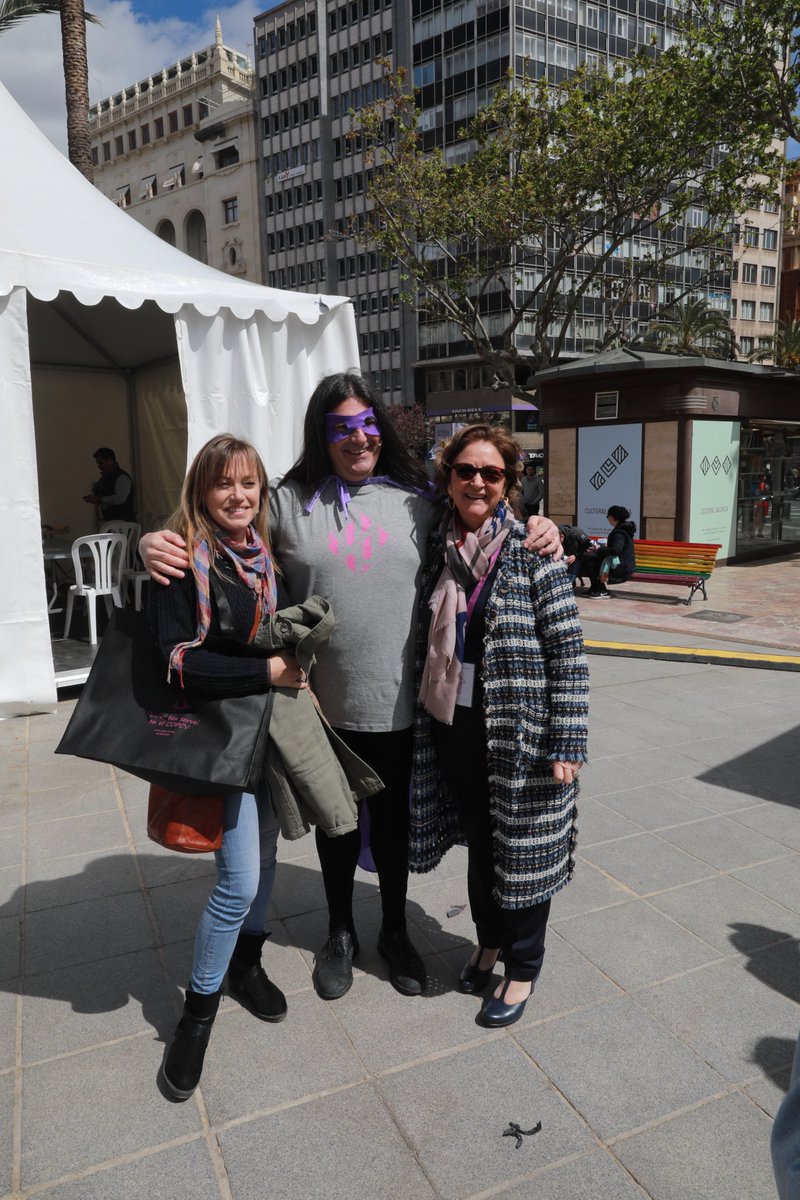 COPCV's tweet photo. Nuestro personaje se ha ganado al publico con simpatía y su historia ha servido xa ejemplificar con humor lo q la #psicología representa en nuestra vida cotidiana ¡Gracias Psic x ser tan valiente y aparecer! 😜 Pq tod@s somos #Psic #PsicVidaCotidiana #PsicValenciana @JuanjoGrau https://t.co/svQjMP2IKm