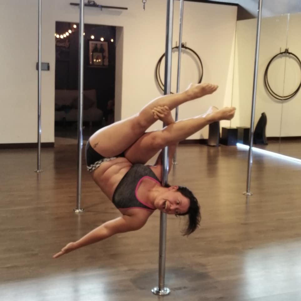 Soy_o_Estoy's tweet photo. Figura y secuencia antes de la caída.
#poledance #polefitness #poleproblems #polelove https://t.co/tndiRwCUBi