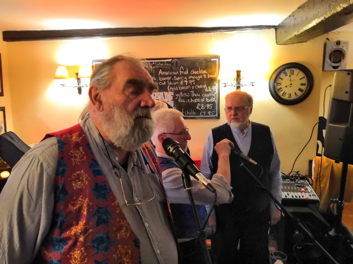 TheBusk's tweet image. The Shropshire Boatmen in Ye Olde Bucks Head #TheBigBusk