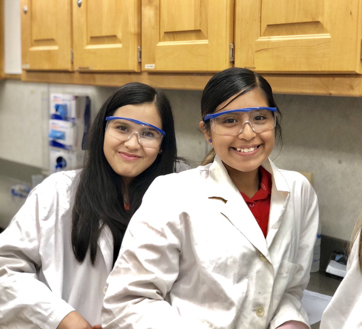 MISDGearUp's tweet photo. Chacon GEAR UP students measuring the mass and volume of silicon, tin and lead on the UTRGV Mobile STEM Lab! @CMS_MISD #amazingscientists #GEARUP #Classof2024 #UTRGVSTEM https://t.co/CdHmta4U1Q