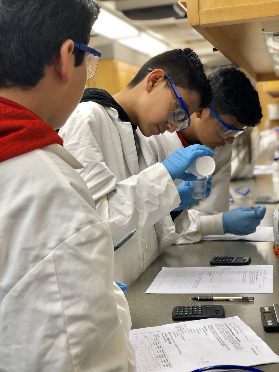 MISDGearUp's tweet photo. Chacon GEAR UP students measuring the mass and volume of silicon, tin and lead on the UTRGV Mobile STEM Lab! @CMS_MISD #amazingscientists #GEARUP #Classof2024 #UTRGVSTEM https://t.co/CdHmta4U1Q