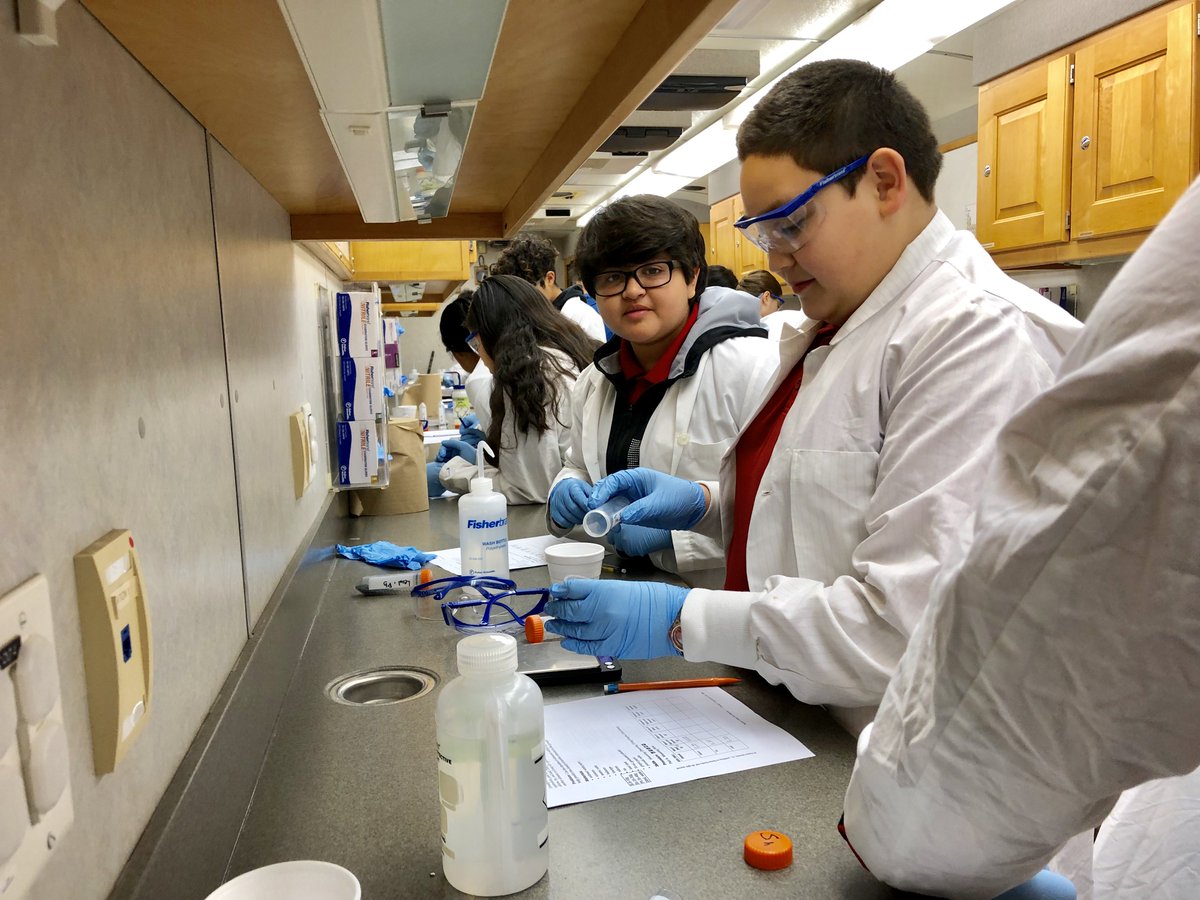 MISDGearUp's tweet photo. Chacon GEAR UP students measuring the mass and volume of silicon, tin and lead on the UTRGV Mobile STEM Lab! @CMS_MISD #amazingscientists #GEARUP #Classof2024 #UTRGVSTEM https://t.co/CdHmta4U1Q