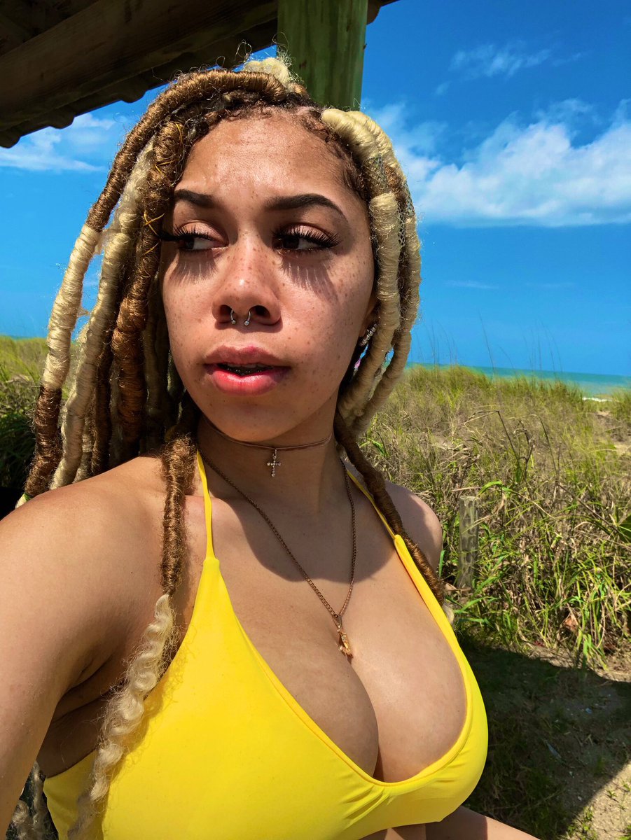YelaDivine's tweet photo. Dope shot of a Dope Woman. https://t.co/H1hHCI1sHq