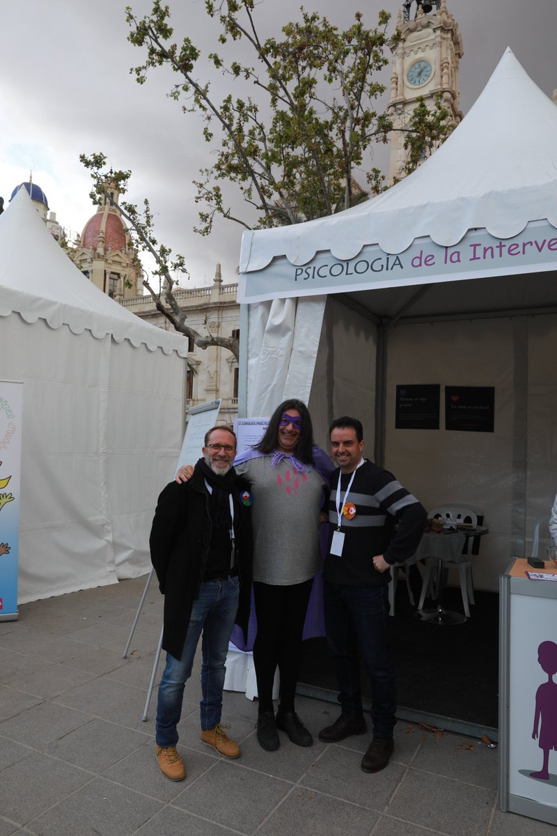 COPCV's tweet photo. Nuestro personaje se ha ganado al publico con simpatía y su historia ha servido xa ejemplificar con humor lo q la #psicología representa en nuestra vida cotidiana ¡Gracias Psic x ser tan valiente y aparecer! 😜 Pq tod@s somos #Psic #PsicVidaCotidiana #PsicValenciana @JuanjoGrau https://t.co/rYZiqVyf6X