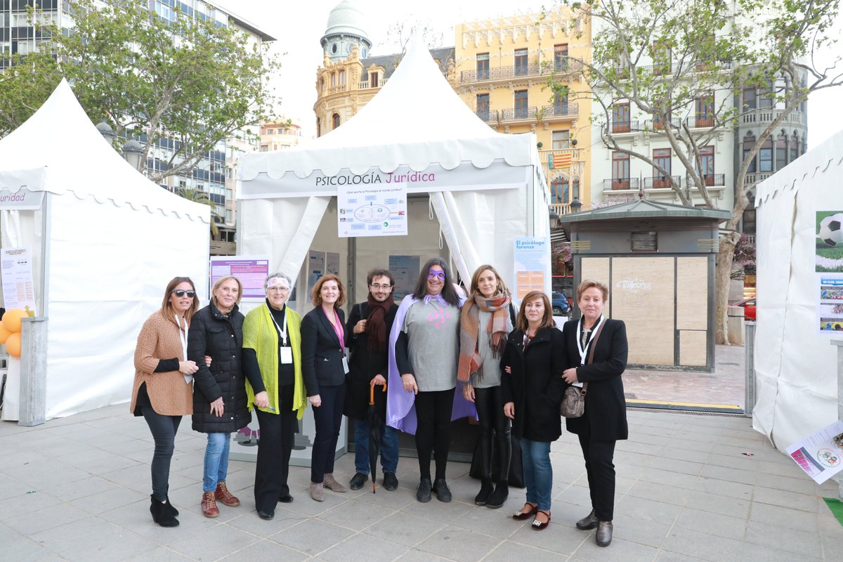 COPCV's tweet photo. Nuestro personaje se ha ganado al publico con simpatía y su historia ha servido xa ejemplificar con humor lo q la #psicología representa en nuestra vida cotidiana ¡Gracias Psic x ser tan valiente y aparecer! 😜 Pq tod@s somos #Psic #PsicVidaCotidiana #PsicValenciana @JuanjoGrau https://t.co/rYZiqVyf6X