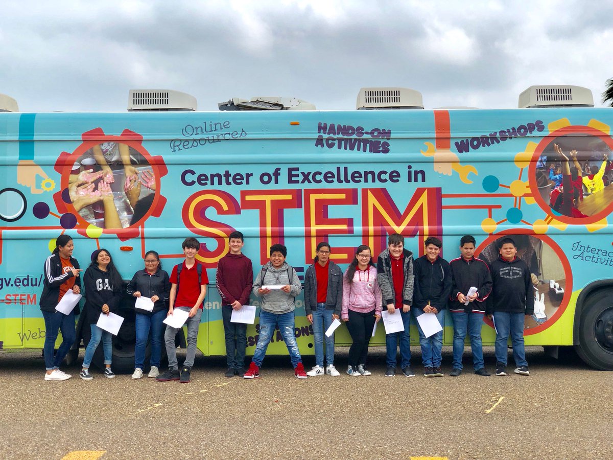 MISDGearUp's tweet photo. The @UTRGVCSTEM Mobile STEM Lab visited Chacon Middle School! Our GEAR UP students enjoyed the hands-on learning opportunity. @CMS_MISD #amazingscientists #GEARUP #Classof2024 #UTRGVSTEM https://t.co/KBI6RtWlKq