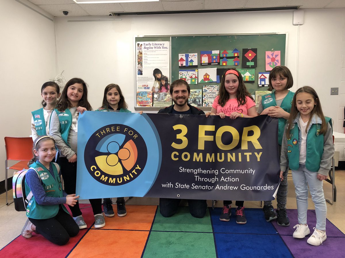 agounardes's tweet photo. As a proud Eagle Scout, I know the hard work the Girl Scouts put into strengthening their community. So impressed watching them help out today - and also by the amazing Dyker Library staff! #3forcommunity #7daysofservice #dykerheights https://t.co/H4YFgVqKBw