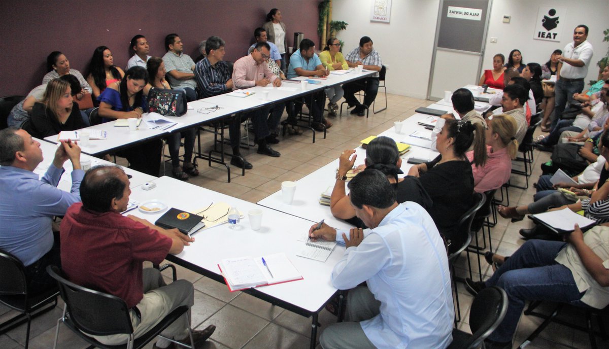 IEATTABASCO's tweet image. En reunión con los encargados de las coordinaciones de zona, el Dg #IEAT, Enrique Soberanes Rivera, les reitero la invitación de trabajar con los lineamientos de austeridad, transparencia, eficiencia. #FelizSábado #JuntosEsMásFácil