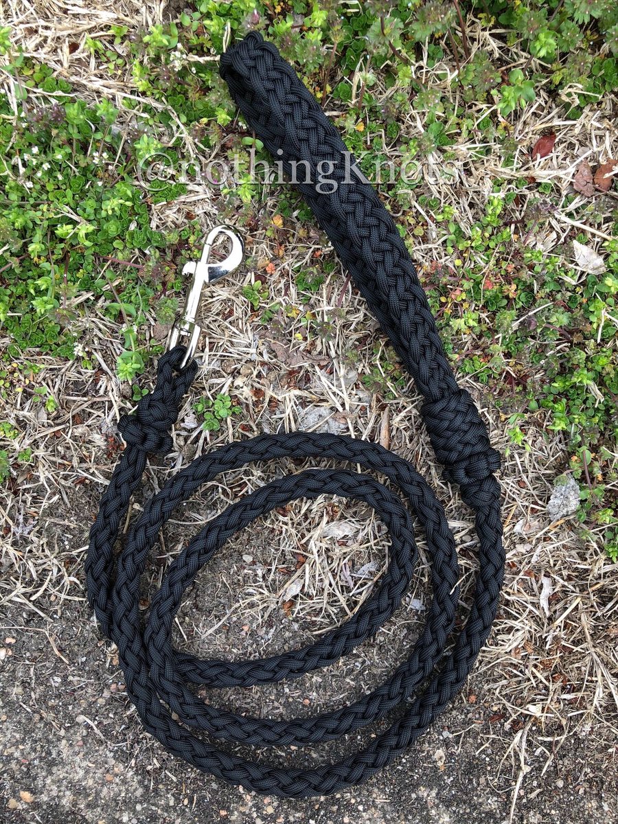 nothingKnots's tweet photo. Paracord dog leash #paracord #DogLover #DogLife #doglovers #dogsoftwitter #dogstagram #dog https://t.co/A58etG0LXs